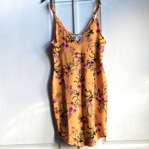 Golden Yellow Tunic Dress🧡🪻💛🌷 - Picture 3 of 5